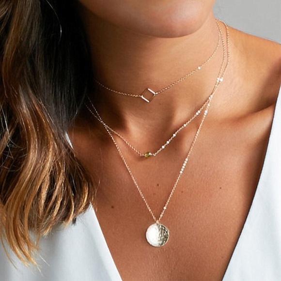 Jewelry - GOLD rNECKLACE